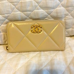 🚫SOLD🚫 Chanel 19 Long Zipped Wallet